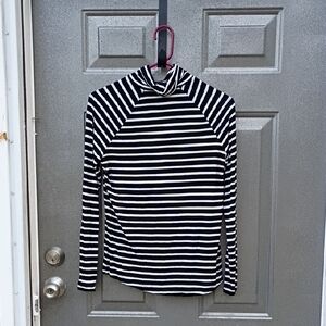 🌻3 For $15🌻Old Navy Black and White Striped Top Women's Medium